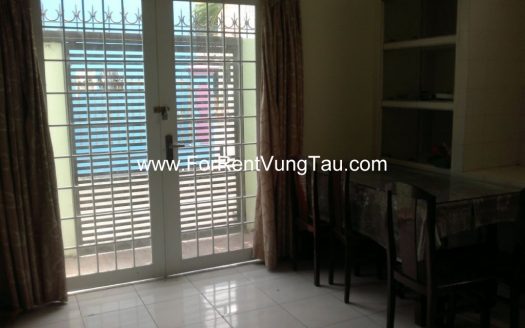 HOUSE FOR RENT IN BETWEEN ROADS: VO THI SAU, AU CHAU, HOANG HOA THAM B38