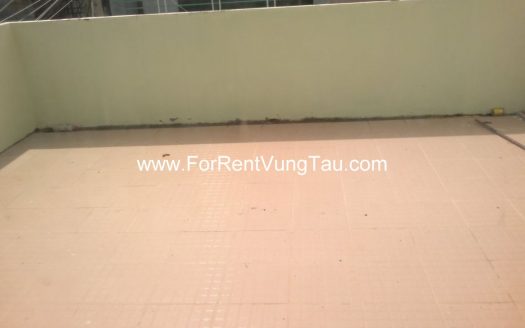 HOUSE FOR RENT IN BETWEEN ROADS: VO THI SAU, AU CHAU, HOANG HOA THAM B38