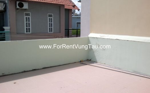 HOUSE FOR RENT IN BETWEEN ROADS: VO THI SAU, AU CHAU, HOANG HOA THAM B38