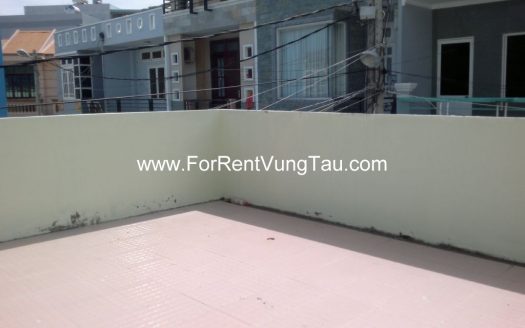 HOUSE FOR RENT IN BETWEEN ROADS: VO THI SAU, AU CHAU, HOANG HOA THAM B38