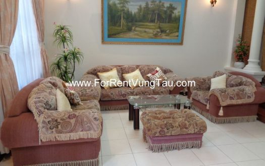 DELUXE VILLA RENTAL IN BACK BEACH B196