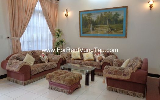 DELUXE VILLA RENTAL IN BACK BEACH B196