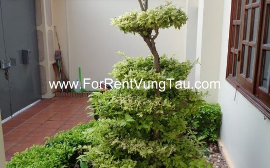 DELUXE VILLA RENTAL IN BACK BEACH B196