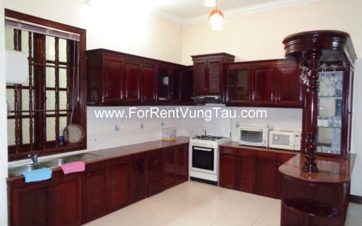 DELUXE VILLA RENTAL IN BACK BEACH B196