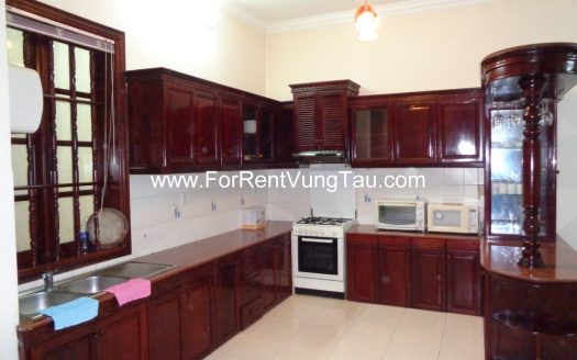 DELUXE VILLA RENTAL IN BACK BEACH B196