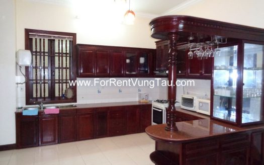 DELUXE VILLA RENTAL IN BACK BEACH B196