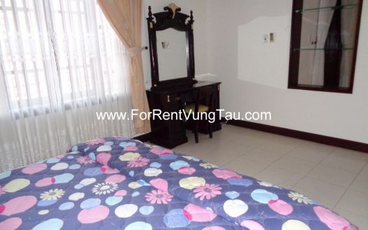 DELUXE VILLA RENTAL IN BACK BEACH B196