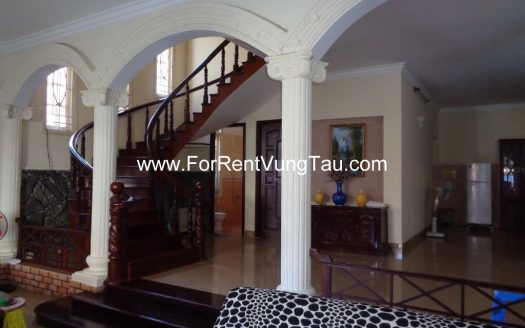QUIETLY VILLA IN LAC LONG QUAN B128