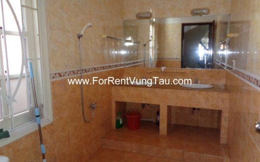 QUIETLY VILLA IN LAC LONG QUAN B128