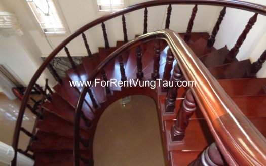 QUIETLY VILLA IN LAC LONG QUAN B128