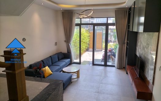 BEAUTIFUL HOUSE WITH GARDEN ON LE LOI STREET, VUNG TAU B1356